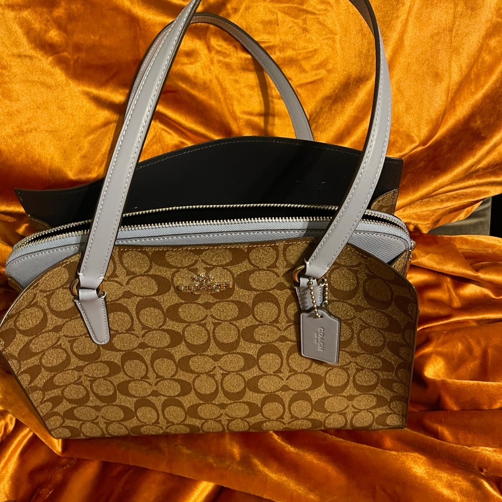 New Coach Handbag - Picture 7 of 12